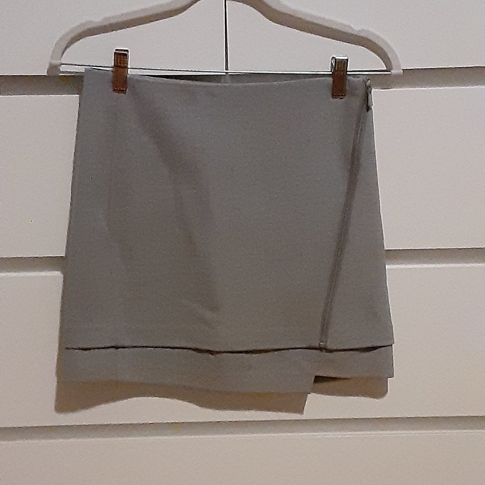 H&M light grey flannel mini skirt -  size 4